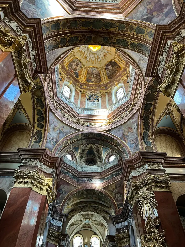 Jak prozkoumat Olomouc s dětmi za 1 den: trasa centrem plná příběhů, věží a památek 7 kostel sv michala