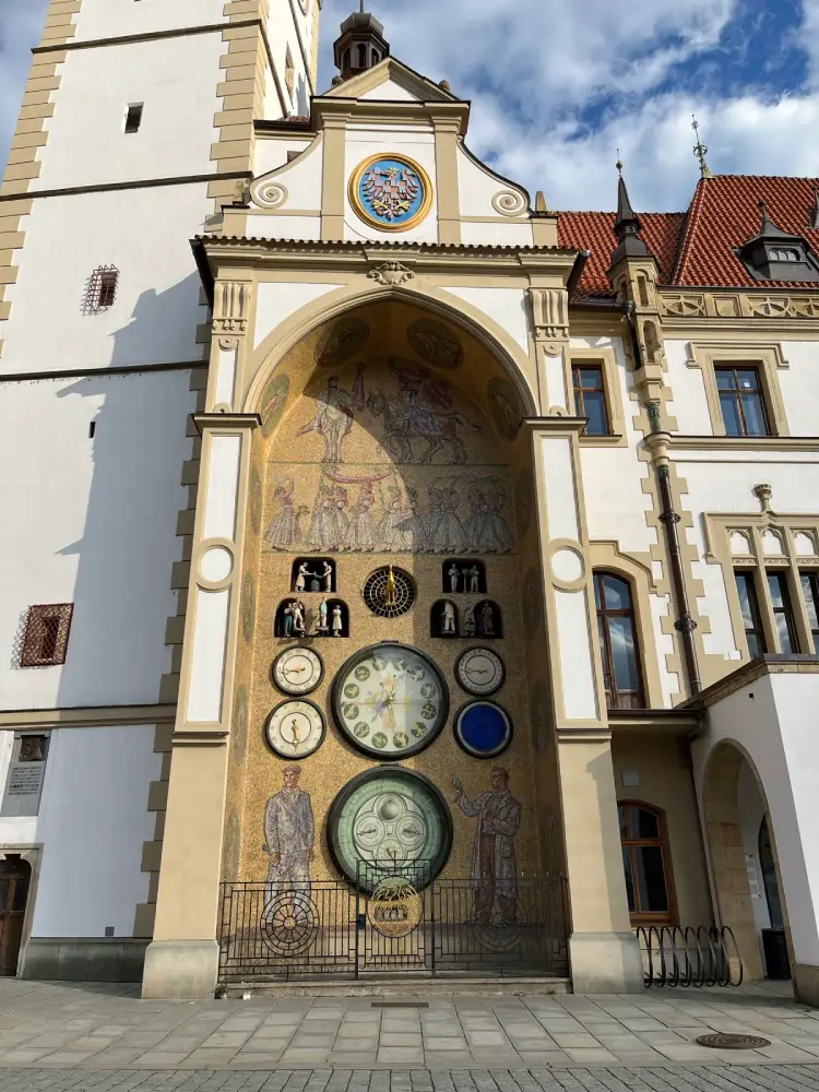 Jak prozkoumat Olomouc s dětmi za 1 den: trasa centrem plná příběhů, věží a památek 4 orloj olomouc